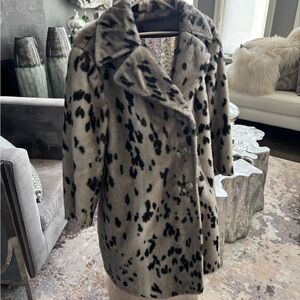 Rare vintage high quality faux snow leopard coat 1960s size medium